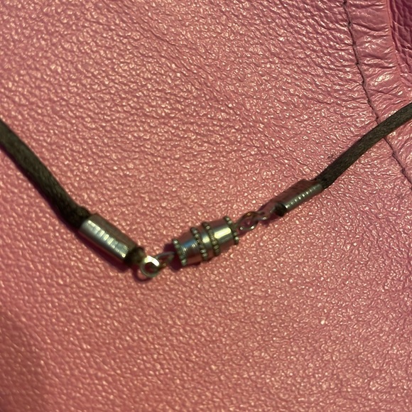 Heart shaped rock necklace with beautiful wire detailing - Picture 3 of 4